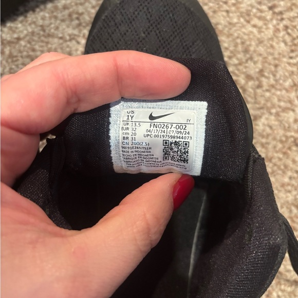 Nike Black Athletic Shoes - Picture 4 of 4
